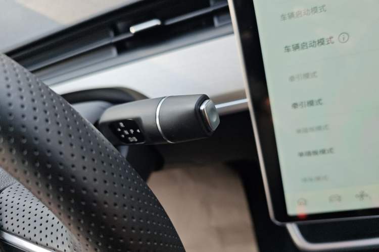 Used NETA V 2021 Standard Range Entertainment Version – Upgraded Model Gear Lever