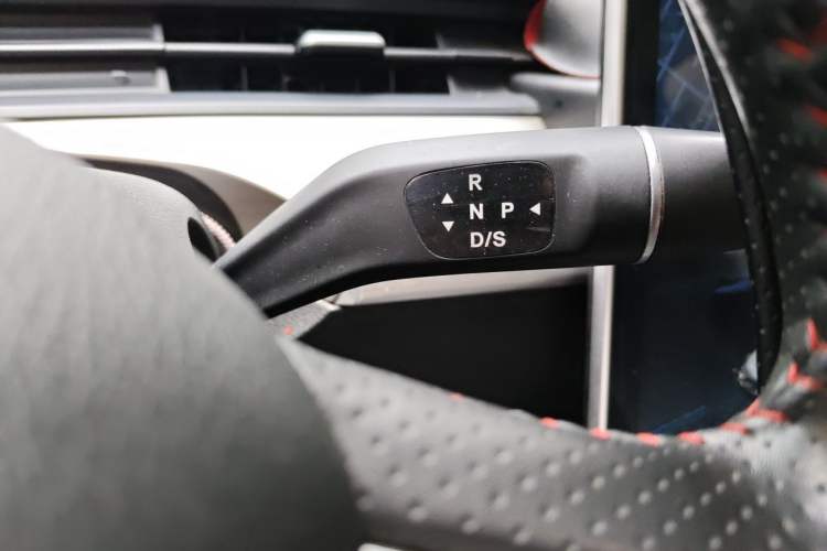 Used NETA V 2021 Long-Range Entertainment Edition Upgrade Model Gear Lever