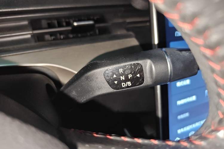Used NETA V 2021 Long-Range Entertainment Edition Gear Lever
