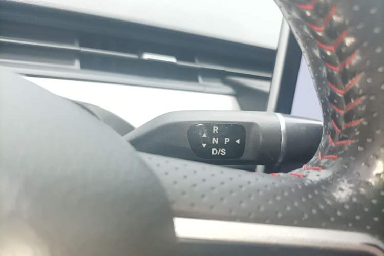 Used NETA V 2021 Standard Range Version Gear Lever