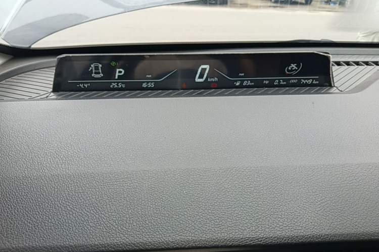Used NETA V 2021 Standard Range Entertainment Version – Upgraded Model Instrument Cluster
