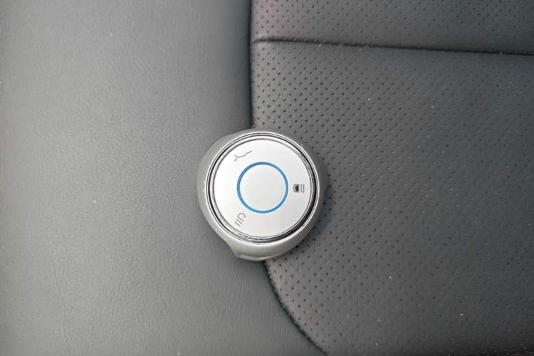 Used NETA V 2021 Long-Range Entertainment Edition Upgrade Model Interior 1