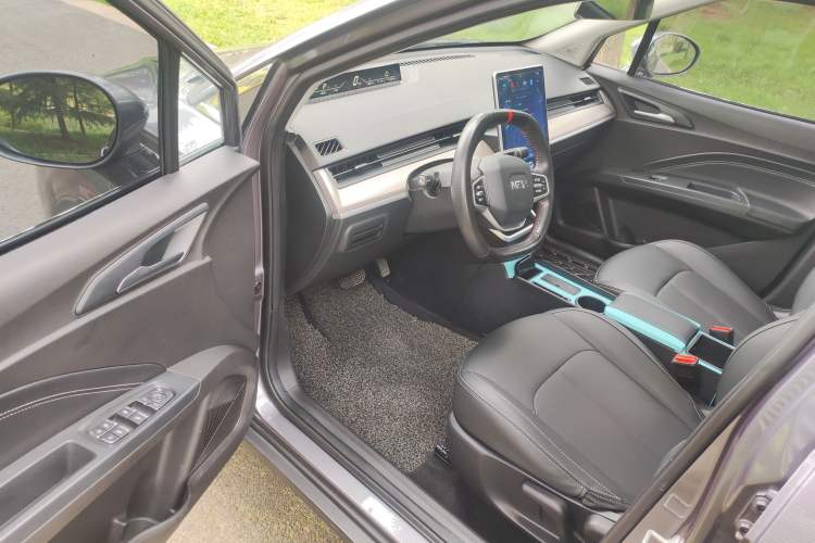Used NETA V 2021 Long-Range Entertainment Edition Upgrade Model Interior 2