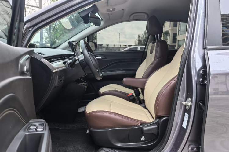 Used NETA V 2021 Long-Range Entertainment Edition Upgrade Model Interior 2