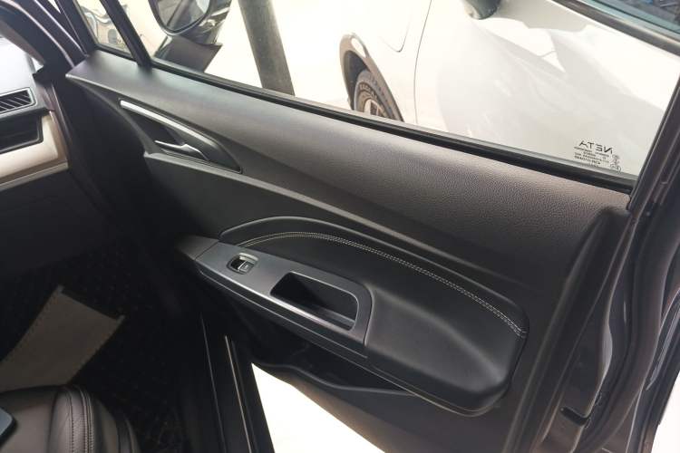 Used NETA V 2021 Standard Range Entertainment Version – Upgraded Model Interior 5