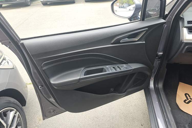 Used NETA V 2021 Long-Range Entertainment Edition Upgrade Model Left Front Door Interior