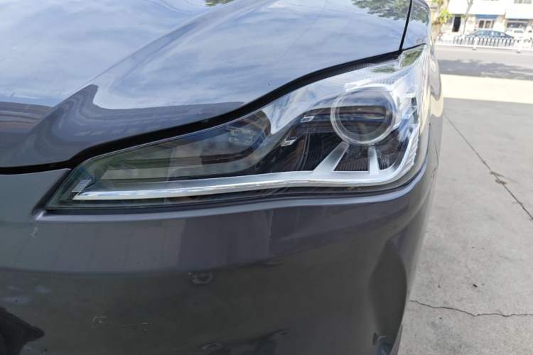 Used NETA V 2021 Long-Range Entertainment Edition Upgrade Model Left Front Headlight