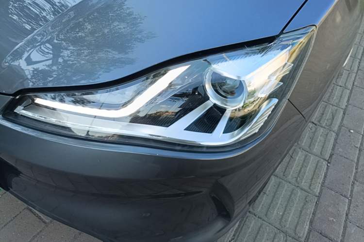 Used NETA V 2021 Long-Range Entertainment Edition Left Front Headlight