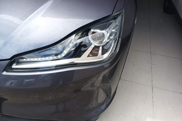 Used NETA V 2021 Standard Range Entertainment Version – Upgraded Model Left Front Headlight