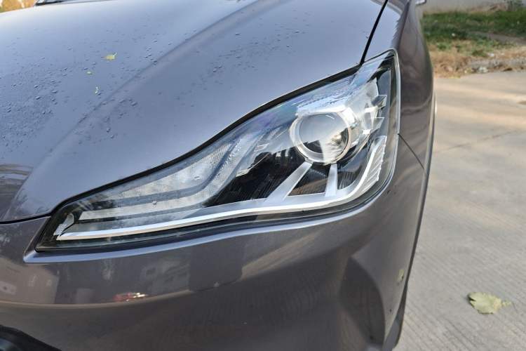 Used NETA V 2021 Standard Range Entertainment Version – Upgraded Model Left Front Headlight