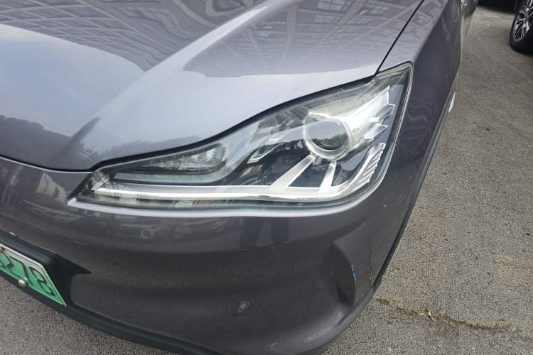 Used NETA V 2021 Long-Range Entertainment Edition Upgrade Model Left Front Headlight