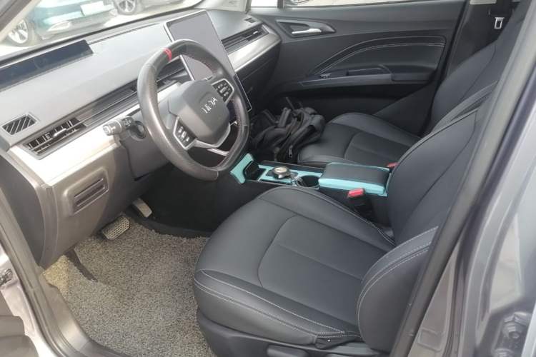 Used NETA V 2021 Long-Range Entertainment Edition Upgrade Model Left Front Seat