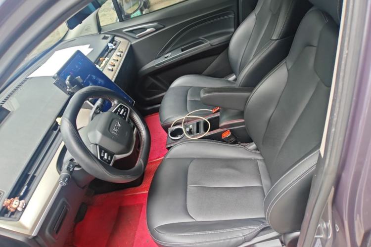 Used NETA V 2021 Long-Range Entertainment Edition Upgrade Model Left Front Seat