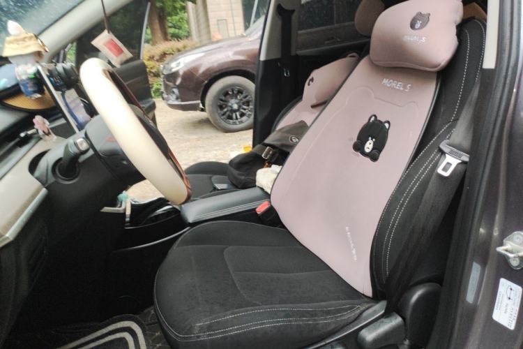 Used NETA V 2021 Standard Range Entertainment Version – Upgraded Model Left Front Seat