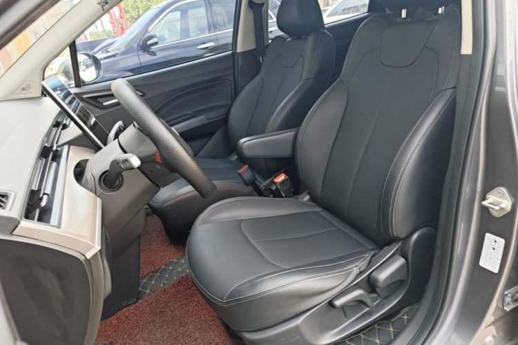 Used NETA V 2021 Long-Range Entertainment Edition Upgrade Model Left Front Seat