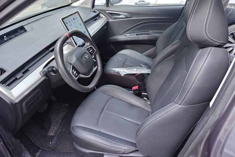 Used NETA V 2021 Long-Range Entertainment Edition Upgrade Model Left Front Seat