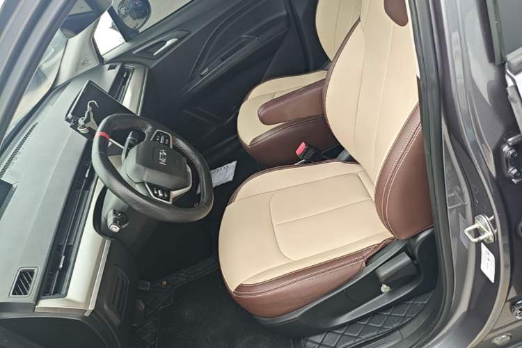 Used NETA V 2021 Long-Range Entertainment Edition Upgrade Model Left Front Seat