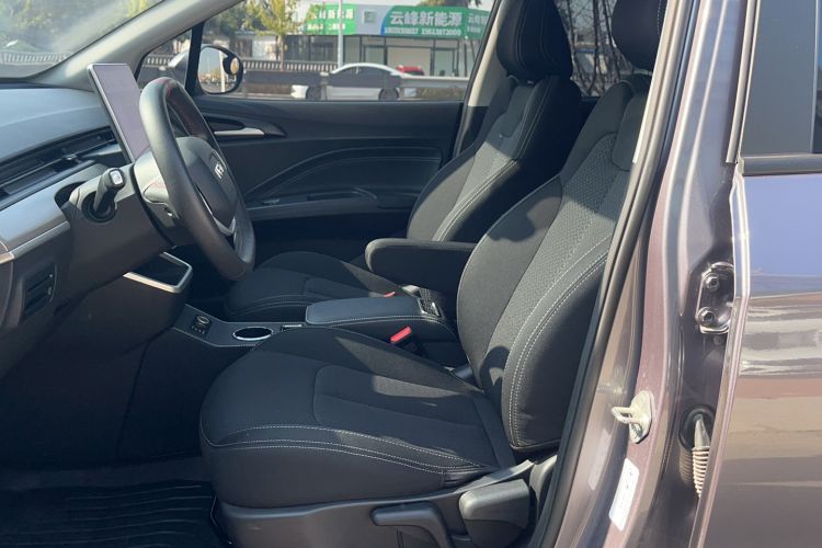 Used NETA V 2021 Standard Range Entertainment Version – Upgraded Model Left Front Seat