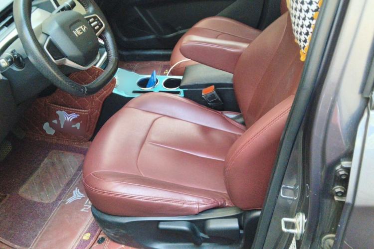Used NETA V 2021 Standard Range Entertainment Version – Upgraded Model Left Front Seat