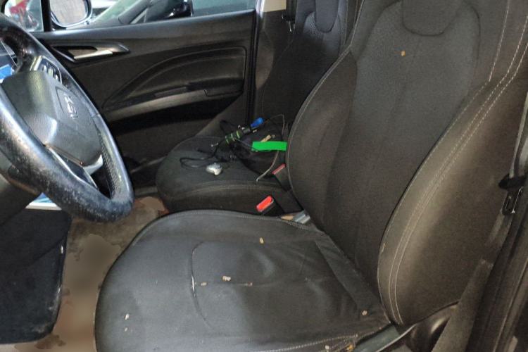 Used NETA V 2021 Standard Range Entertainment Version – Upgraded Model Left Front Seat