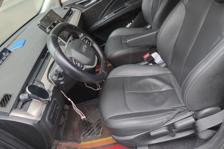 Used NETA V 2021 Long-Range Entertainment Edition Upgrade Model Left Front Seat