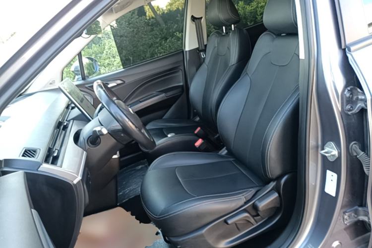Used NETA V 2021 Long-Range Entertainment Edition Left Front Seat