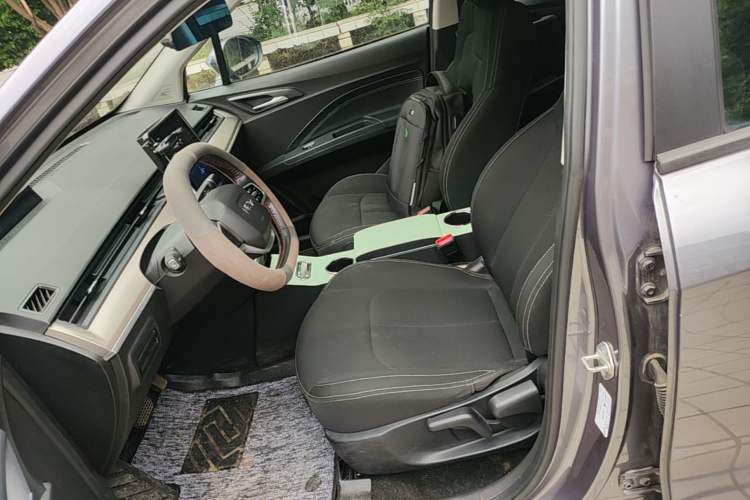 Used NETA V 2021 Standard Range Entertainment Version – Upgraded Model Left Front Seat