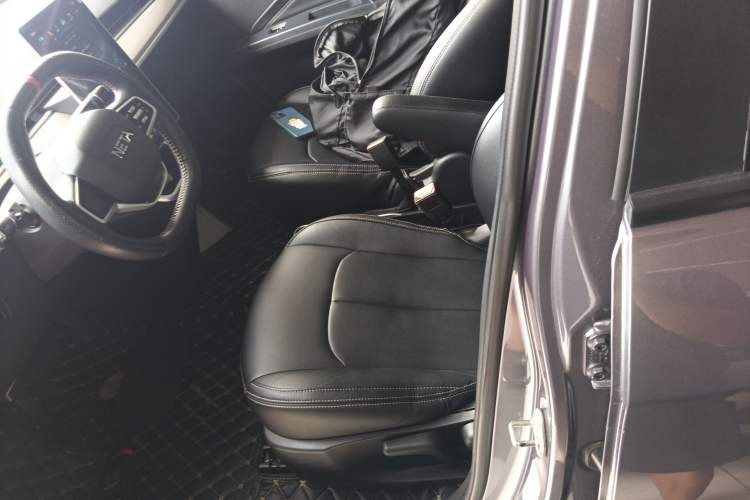 Used NETA V 2021 Standard Range Entertainment Version – Upgraded Model Left Front Seat