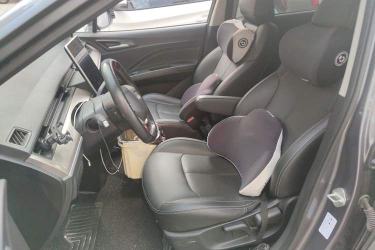 Used NETA V 2021 Long-Range Entertainment Edition Left Front Seat