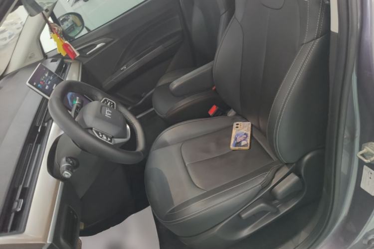 Used NETA V 2021 Long-Range Entertainment Edition Upgrade Model Left Front Seat