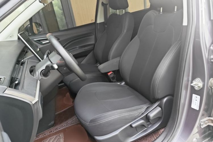 Used NETA V 2021 Standard Range Entertainment Version – Upgraded Model Left Front Seat