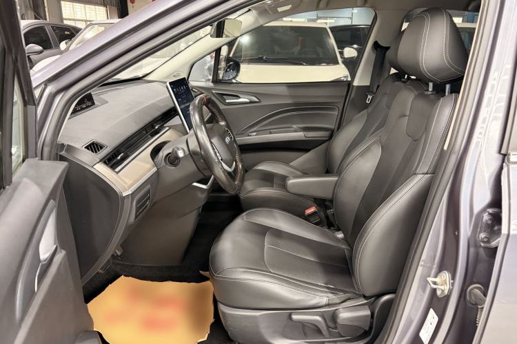 Used NETA V 2021 Long-Range Entertainment Edition Upgrade Model Left Front Seat