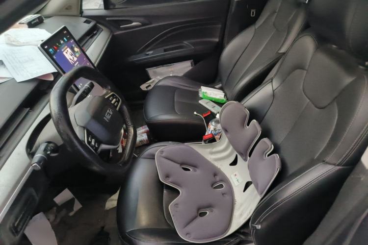 Used NETA V 2021 Long-Range Entertainment Edition Upgrade Model Left Front Seat