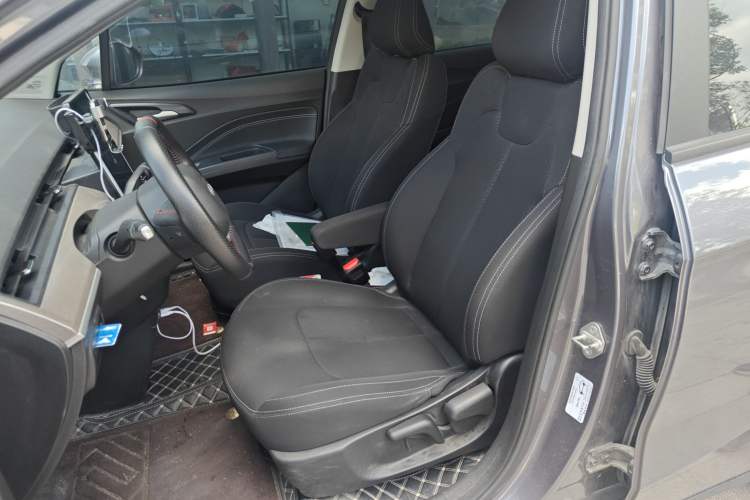 Used NETA V 2021 Standard Range Entertainment Version – Upgraded Model Left Front Seat