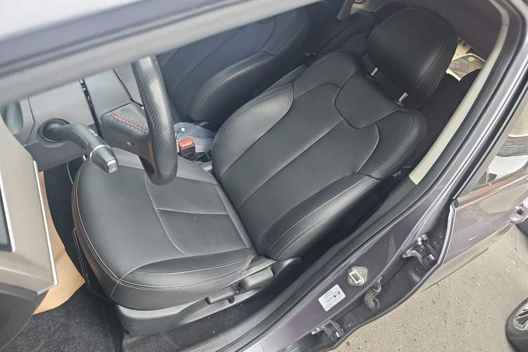 Used NETA V 2021 Long-Range Entertainment Edition Upgrade Model Left Front Seat