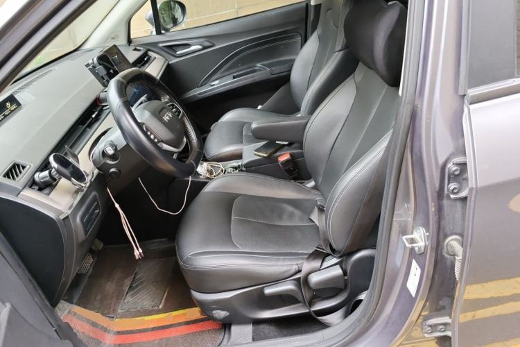 Used NETA V 2021 Long-Range Entertainment Edition Upgrade Model Left Front Seat