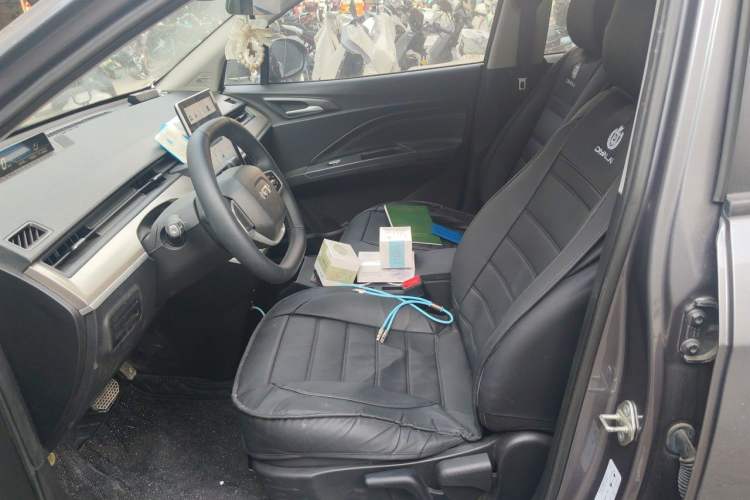 Used NETA V 2021 Standard Range Entertainment Version – Upgraded Model Left Front Seat