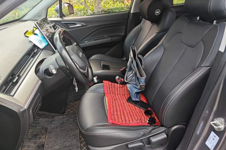 Used NETA V 2021 Standard Range Entertainment Version – Upgraded Model Left Front Seat