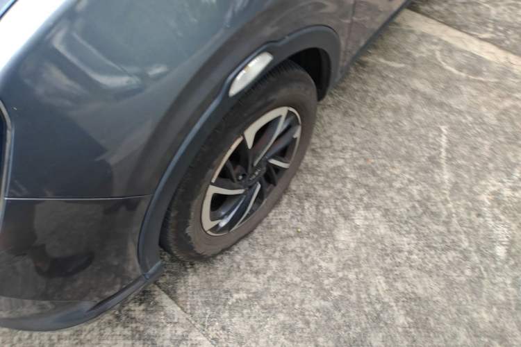 Used NETA V 2021 Long-Range Entertainment Edition Upgrade Model Left Front Wheel Hub