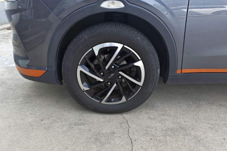 Used NETA V 2021 Long-Range Entertainment Edition Upgrade Model Left Front Wheel Hub