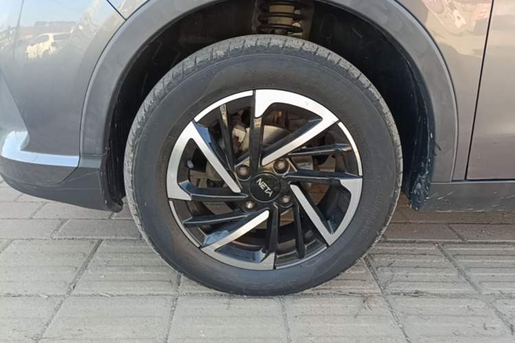 Used NETA V 2021 Long-Range Entertainment Edition Left Front Wheel Hub