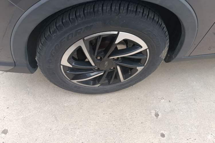 Used NETA V 2021 Long-Range Entertainment Edition Left Front Wheel Hub