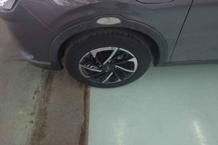 Used NETA V 2021 Long-Range Entertainment Edition Upgrade Model Left Front Wheel Hub