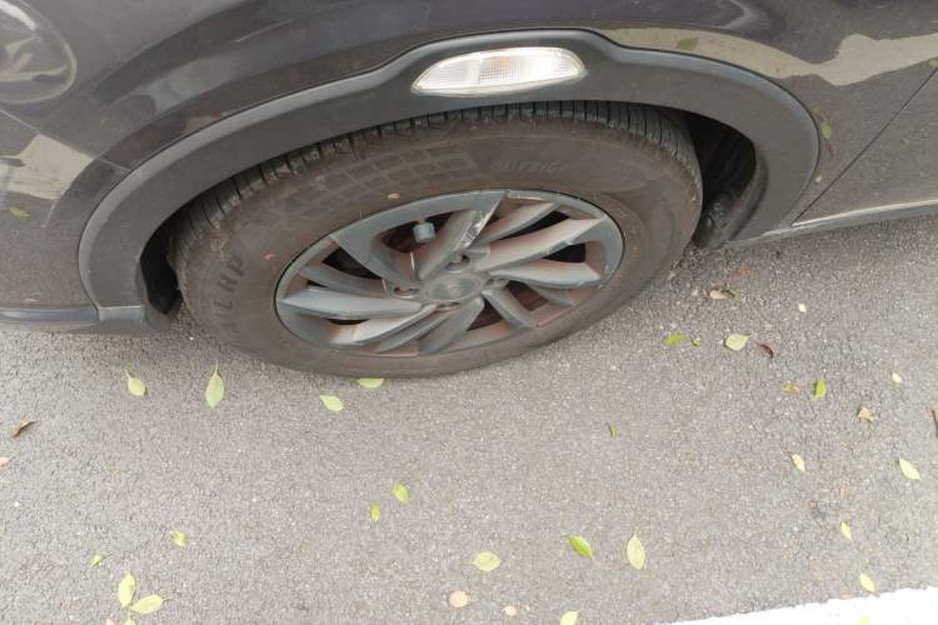 Used NETA V 2021 Standard Range Entertainment Edition Left Front Wheel Hub