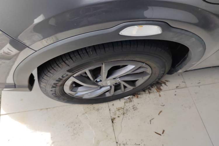 Used NETA V 2021 Standard Range Entertainment Version – Upgraded Model Left Front Wheel Hub
