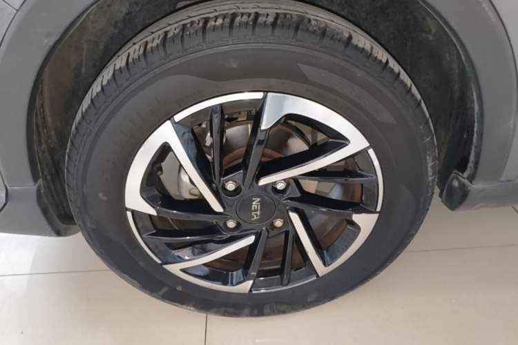Used NETA V 2021 Long-Range Entertainment Edition Left Front Wheel Hub