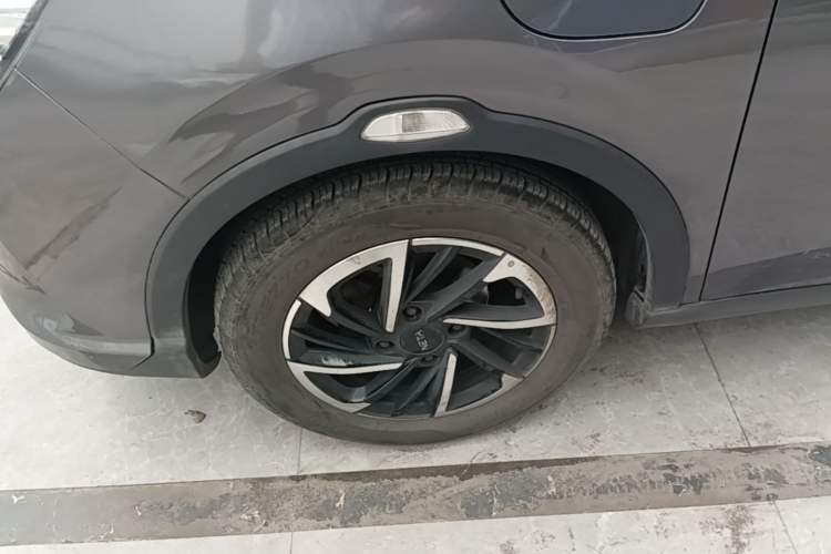 Used NETA V 2021 Long-Range Entertainment Edition Left Front Wheel Hub