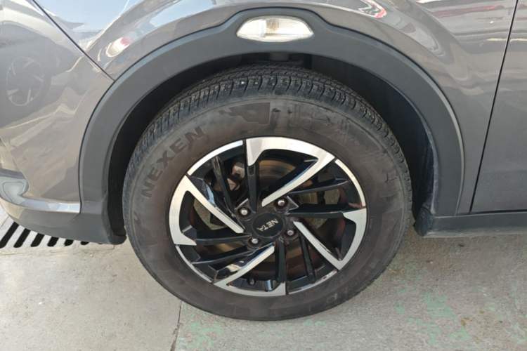 Used NETA V 2021 Long-Range Entertainment Edition Upgrade Model Left Front Wheel Hub