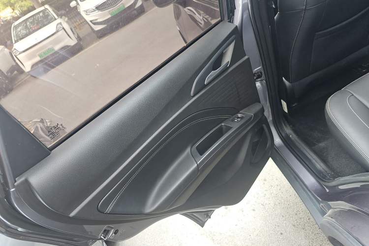 Used NETA V 2021 Long-Range Entertainment Edition Upgrade Model Left Rear Door Interior