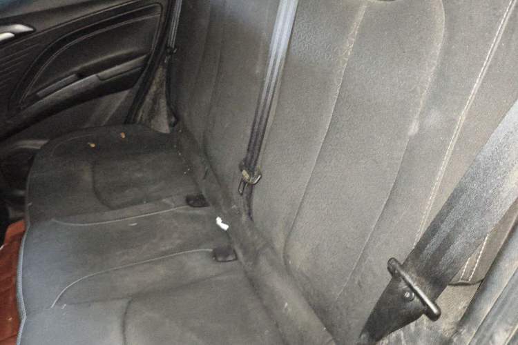 Used NETA V 2021 Standard Range Entertainment Version – Upgraded Model Left Rear Seat
